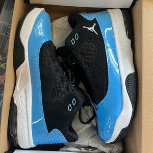 NIB NIKE JORDAN MAX AURA 2